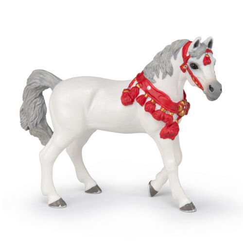 Arabský kůň bílý s červenou ohlávkou